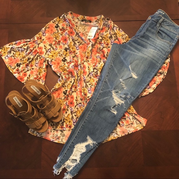 Suzanne Betro Tops - 🌟 HP 🌟 Suzanna Betro Flower Top